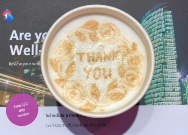 Kaffe mit "Thank you" Schritfzug