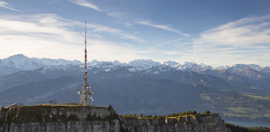 Antenne mit Blick auf die Berge